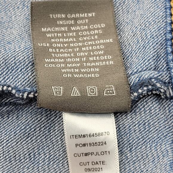 Torrid Denim Jacket Blue Mid Wash Size 4 Standard 4X Button - Picture 9 of 9